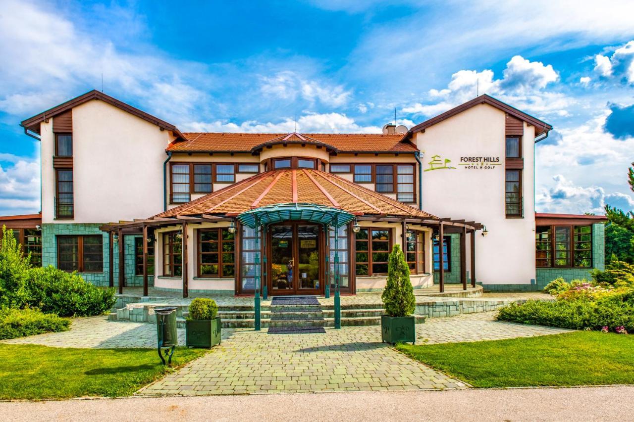 Hotel Forest Hills Zirc Exteriör bild