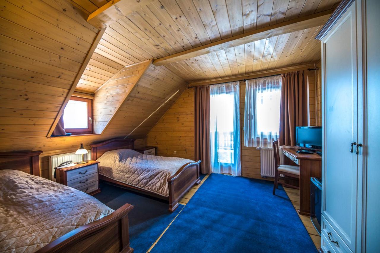 Hotel Forest Hills Zirc Exteriör bild