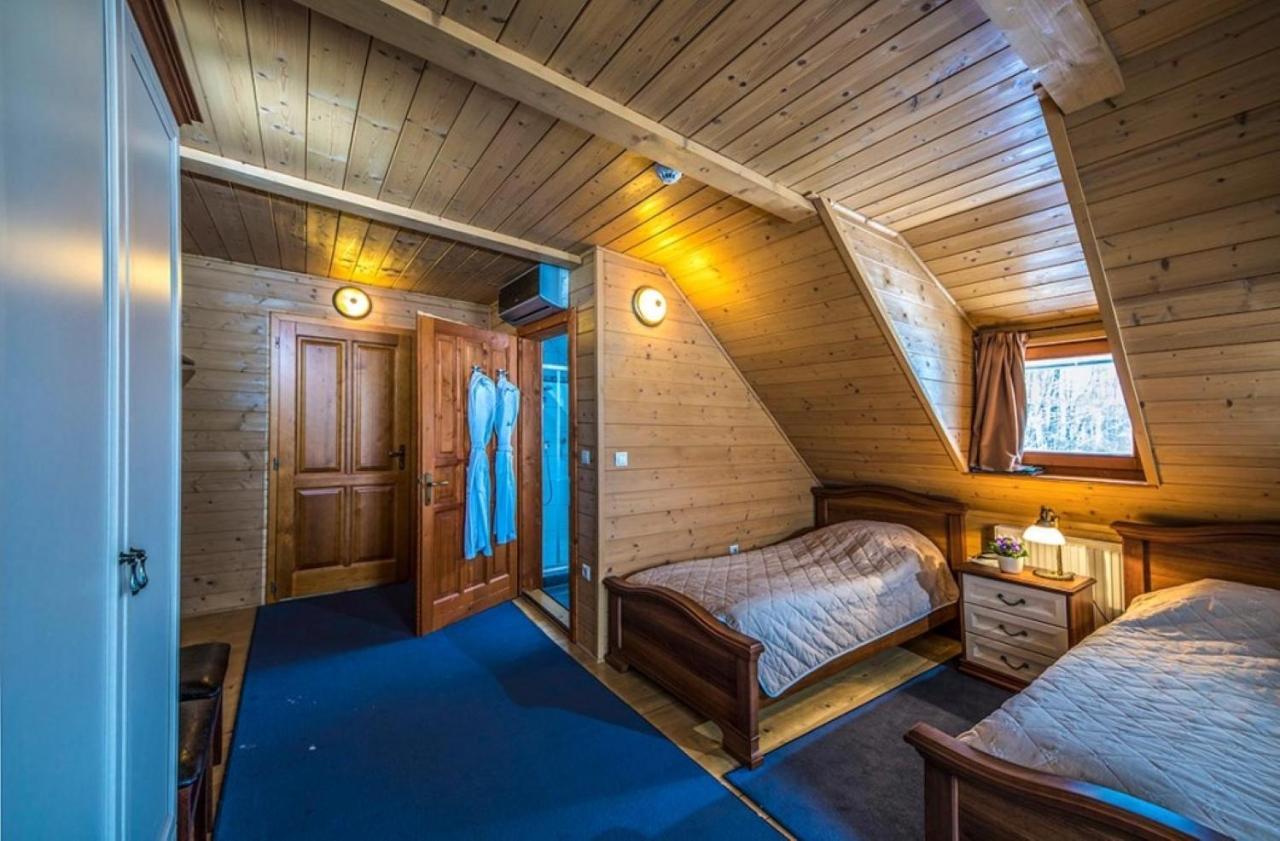Hotel Forest Hills Zirc Exteriör bild