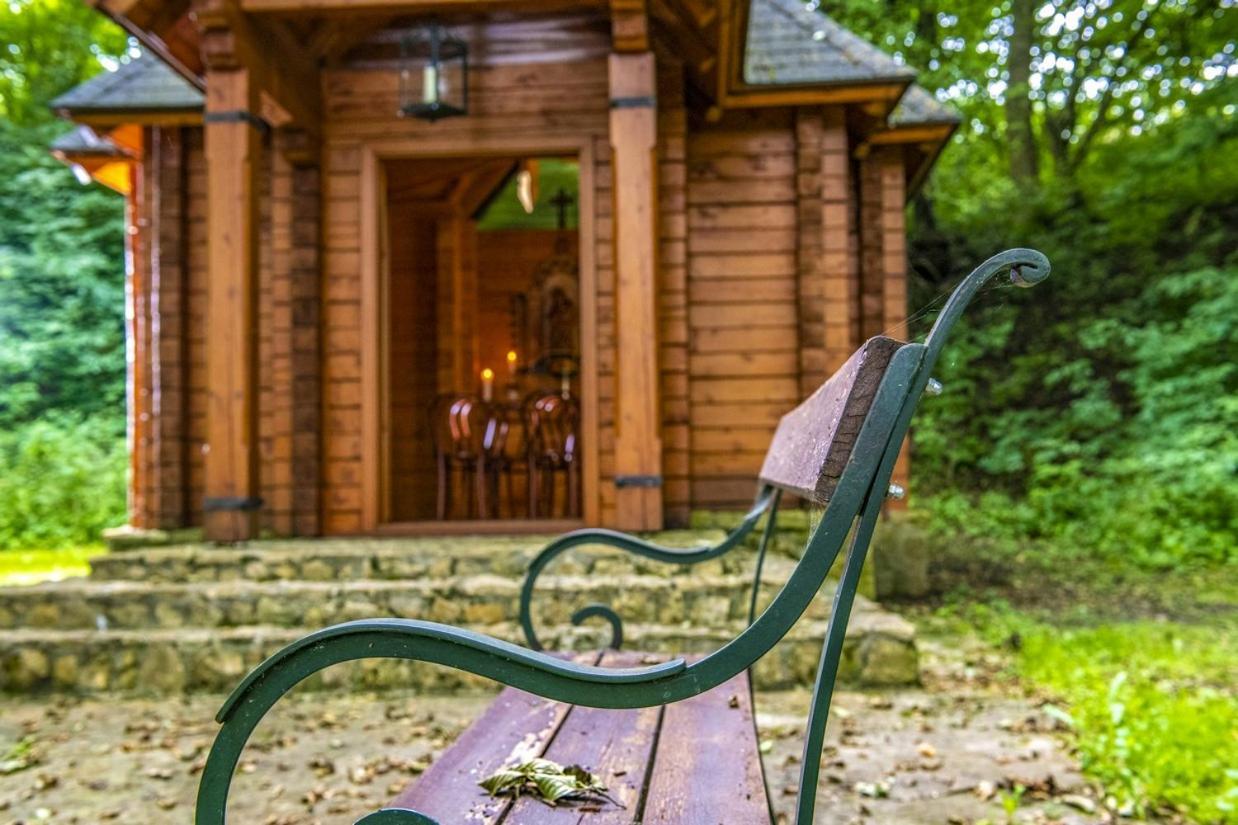 Hotel Forest Hills Zirc Exteriör bild